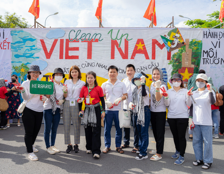 HERBARIO đồng hành cùng XANH VIỆT NAM trong chiến dịch Clean Up Việt Nam lần 5